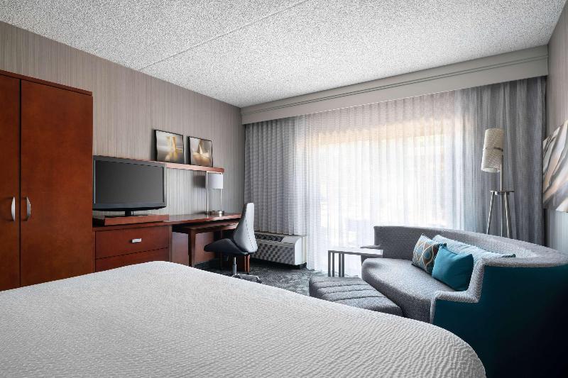 Sonesta Select Phoenix Camelback image