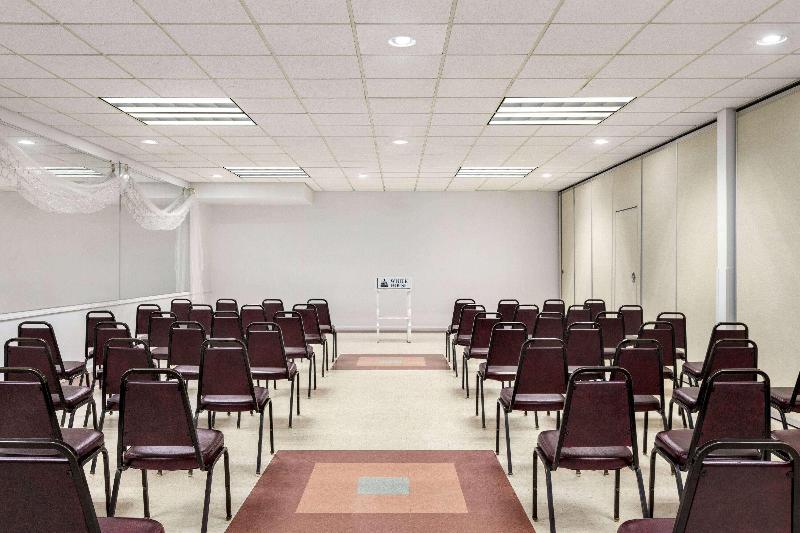 Ramada by Wyndham Richland Center image
