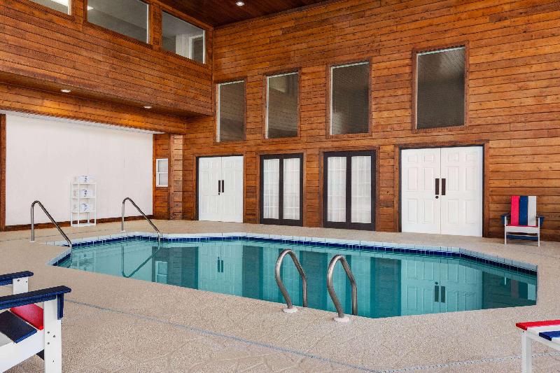 Ramada by Wyndham Richland Center image