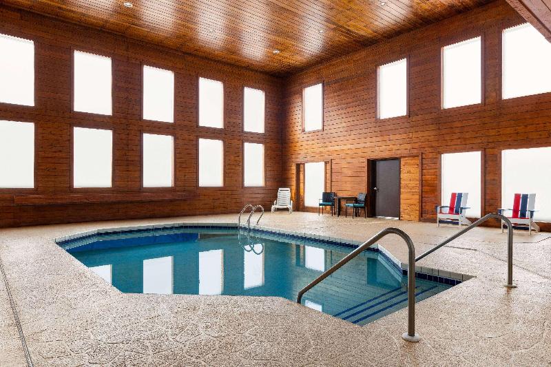 Ramada by Wyndham Richland Center image