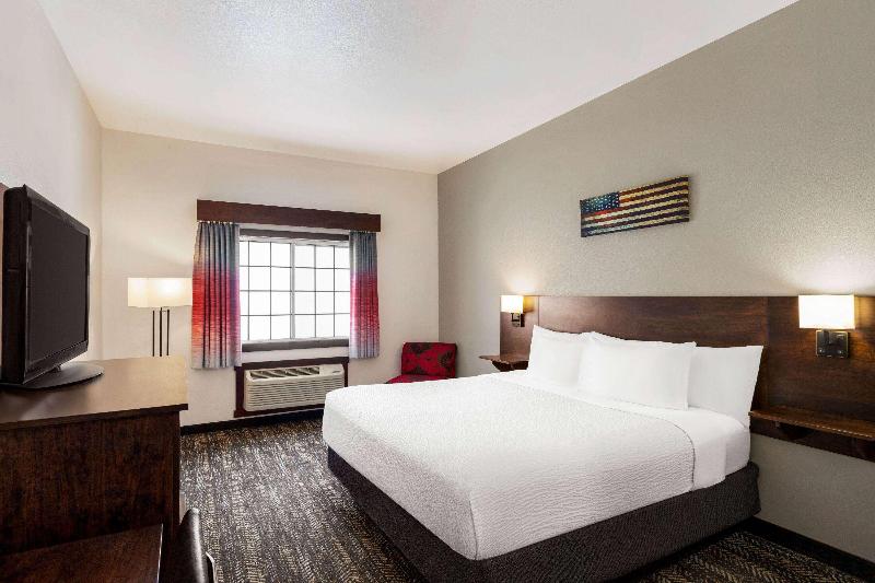 Ramada by Wyndham Richland Center image