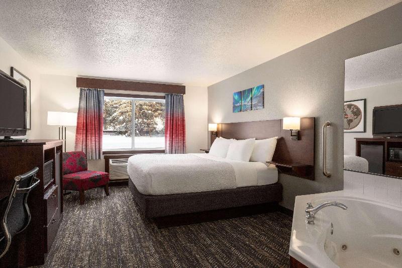 Ramada by Wyndham Richland Center image