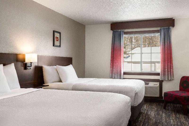 Ramada by Wyndham Richland Center image