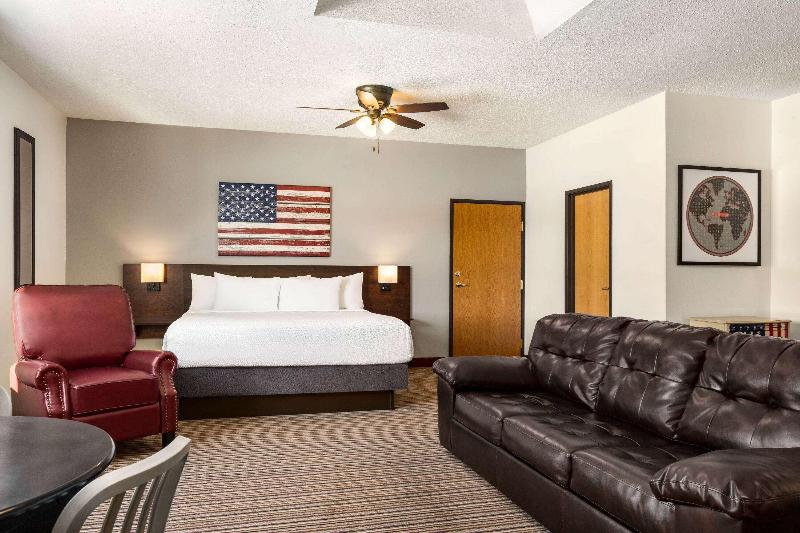Ramada by Wyndham Richland Center image