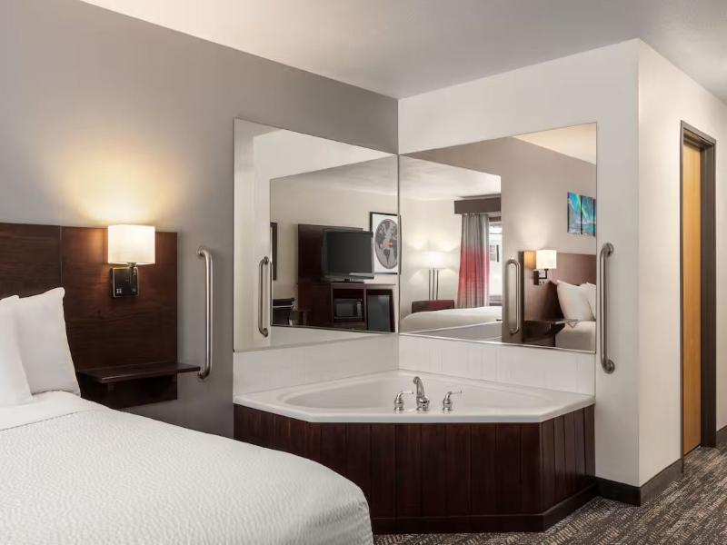 Ramada by Wyndham Richland Center image