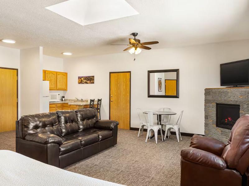 Ramada by Wyndham Richland Center image