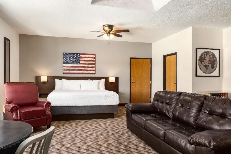 Ramada by Wyndham Richland Center image
