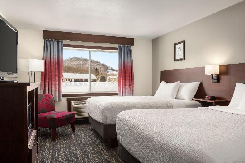 Ramada by Wyndham Richland Center image