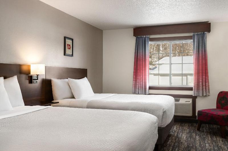 Ramada by Wyndham Richland Center image
