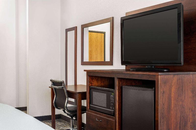 Ramada by Wyndham Richland Center image