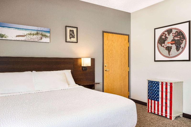 Ramada by Wyndham Richland Center image