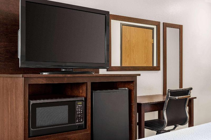 Ramada by Wyndham Richland Center image