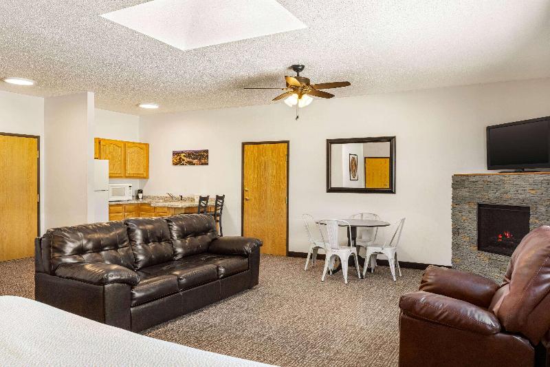 Ramada by Wyndham Richland Center image