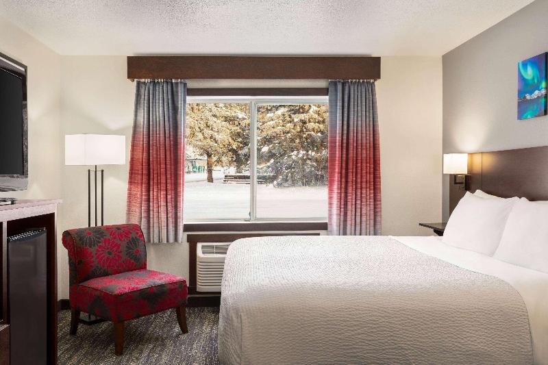 Ramada by Wyndham Richland Center image