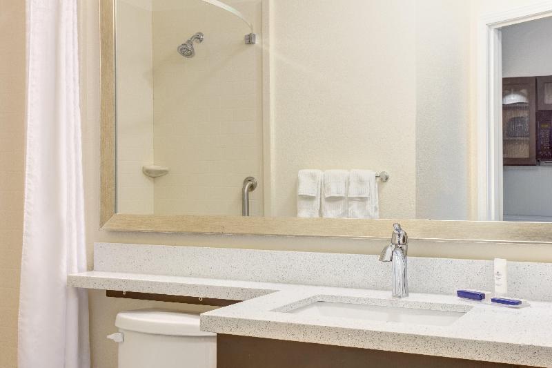 Candlewood Suites Cut Off photo 21