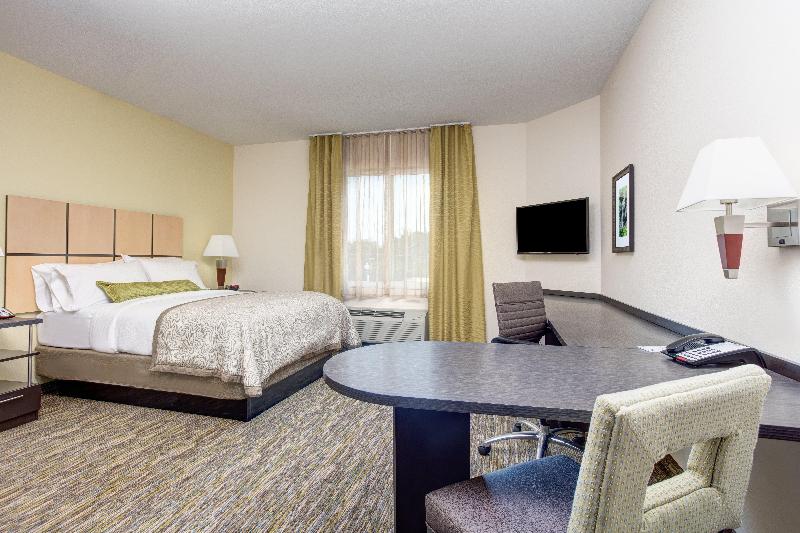 Candlewood Suites Cut Off image 8