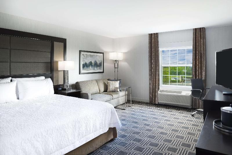 Hampton Inn & Suites Bridgewater image
