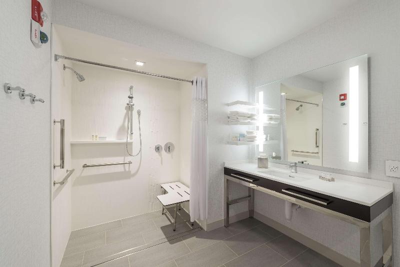 Hampton Inn & Suites Bridgewater image