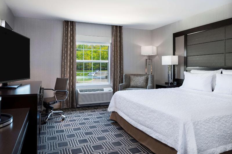 Hampton Inn & Suites Bridgewater image