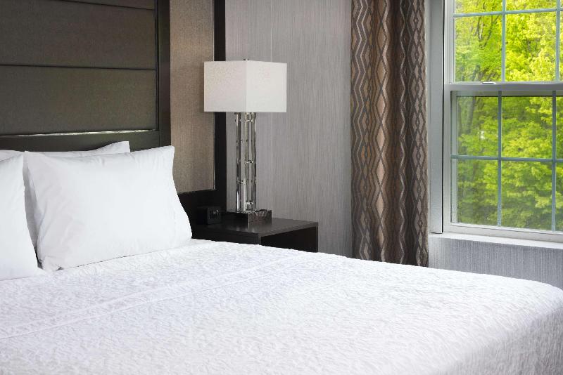 Hampton Inn & Suites Bridgewater image