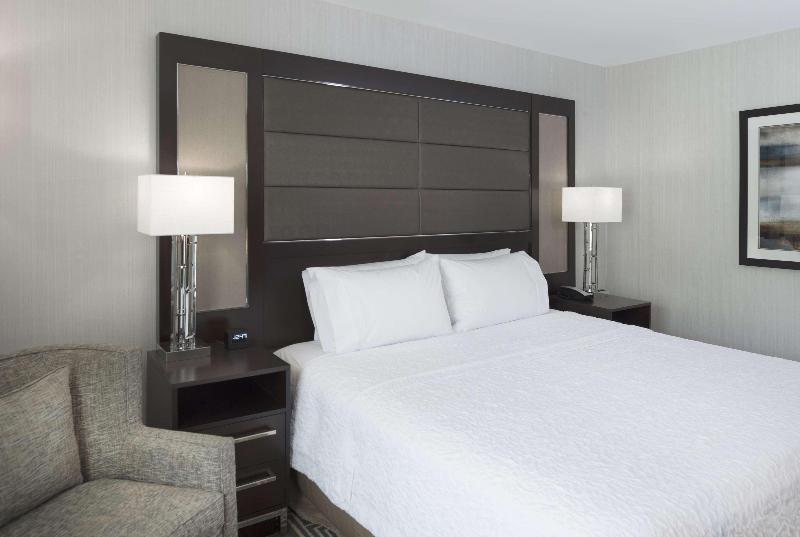 Hampton Inn & Suites Bridgewater image