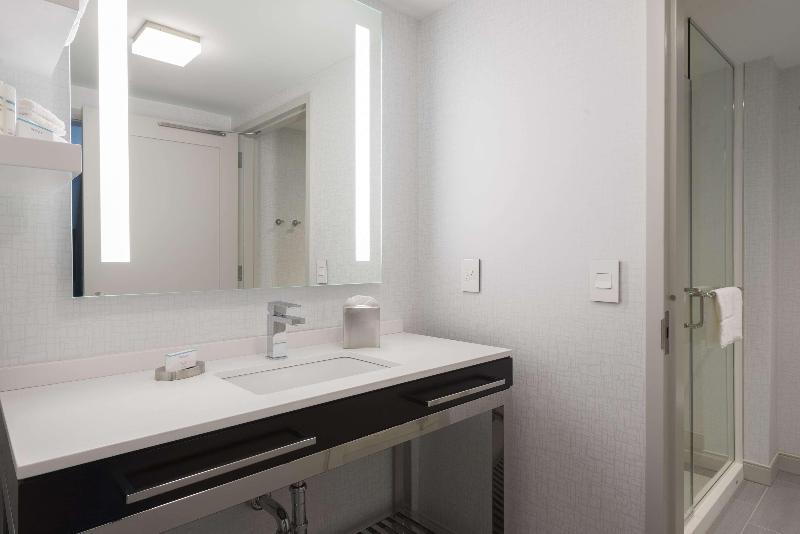 Hampton Inn & Suites Bridgewater image