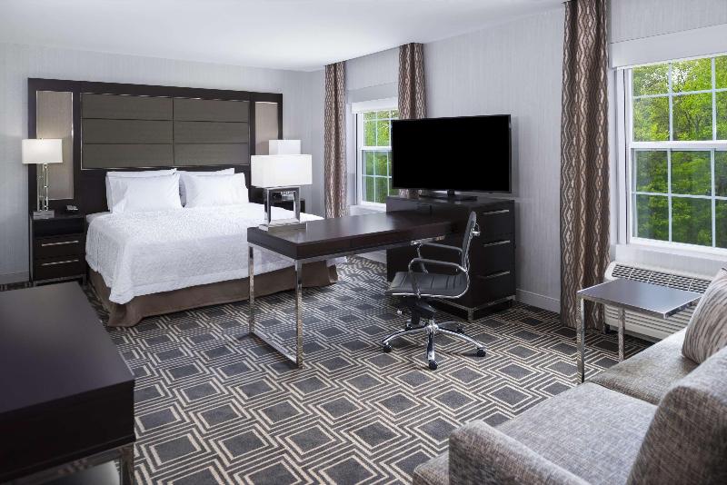 Hampton Inn & Suites Bridgewater image