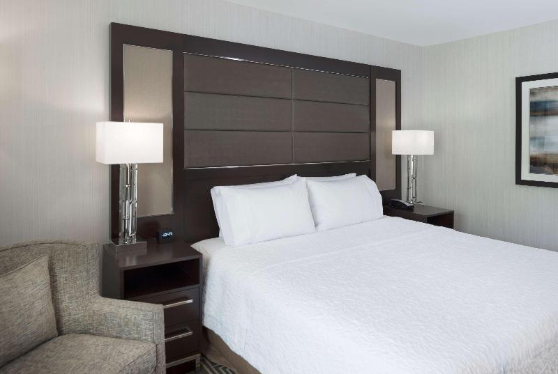 Hampton Inn & Suites Bridgewater image
