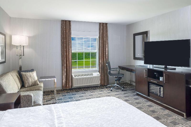 Hampton Inn & Suites Bridgewater image