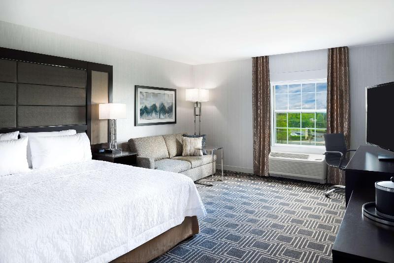 Hampton Inn & Suites Bridgewater image