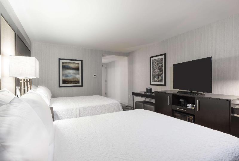 Hampton Inn & Suites Bridgewater image