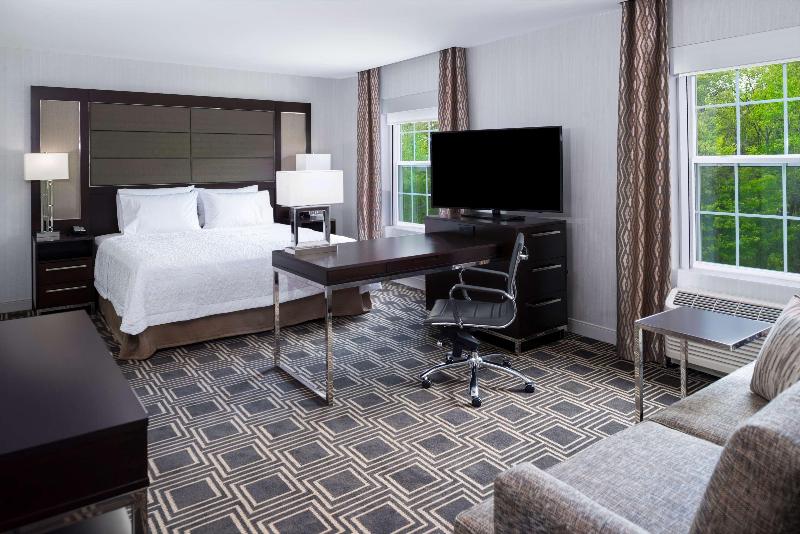 Hampton Inn & Suites Bridgewater image