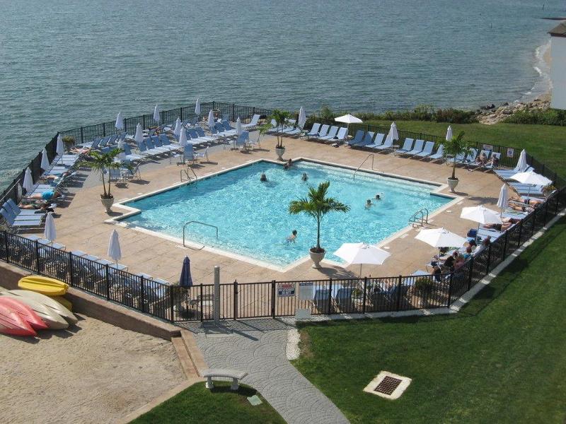 Water S Edge Resort And Spa image