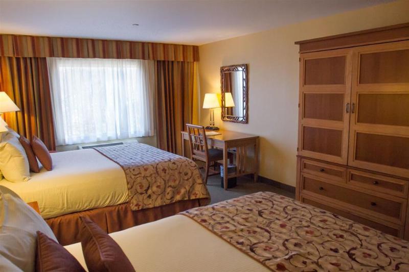 Water S Edge Resort And Spa image
