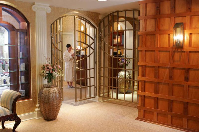 Water S Edge Resort And Spa image