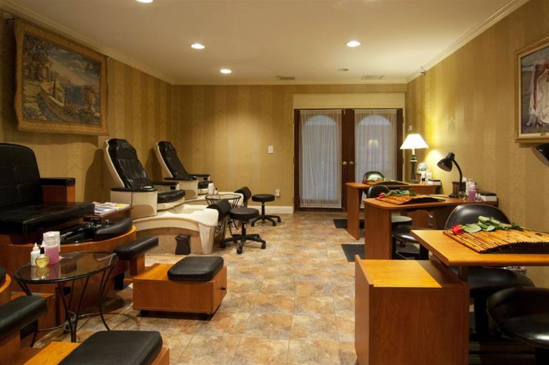 Water S Edge Resort And Spa image