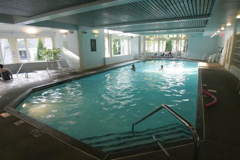 Water S Edge Resort And Spa image