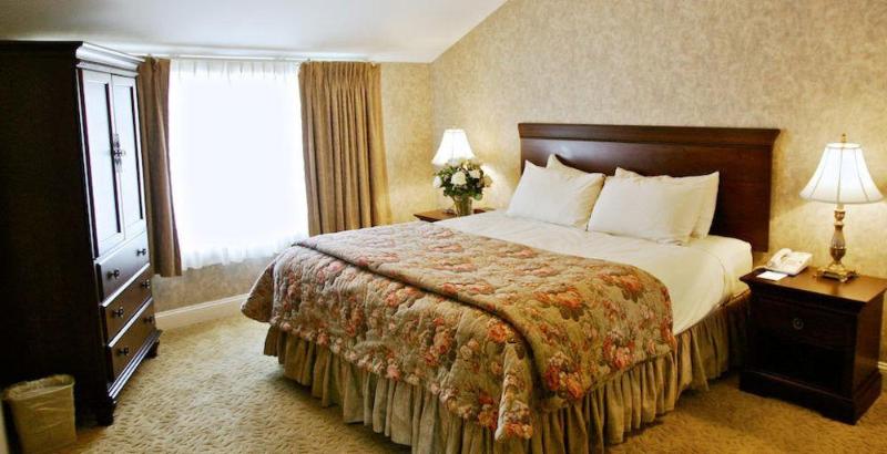 Water S Edge Resort And Spa image