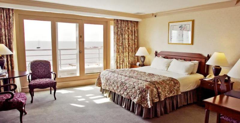 Water S Edge Resort And Spa image