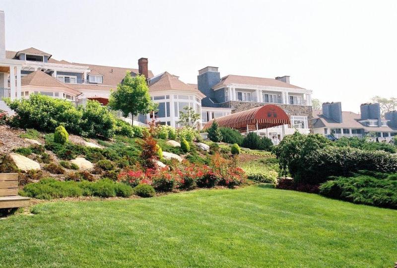 Water S Edge Resort And Spa image