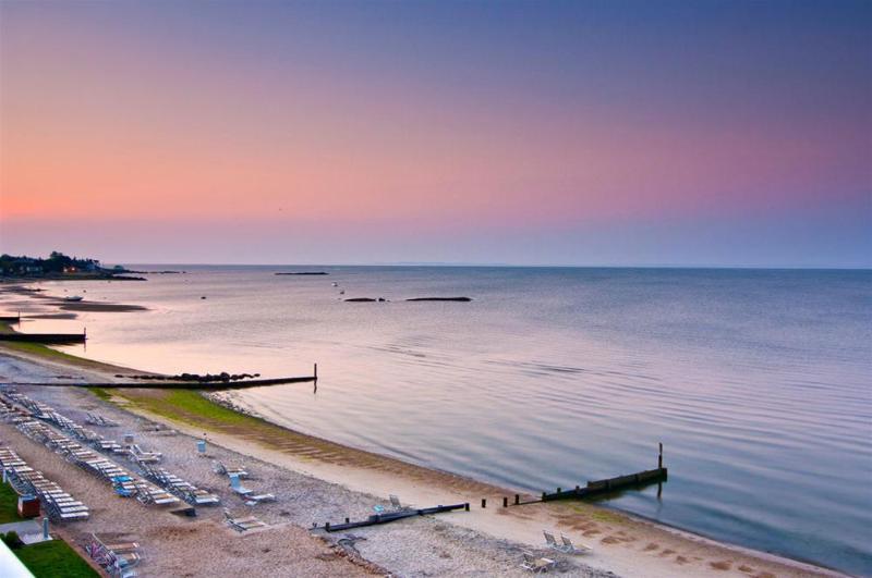 Water S Edge Resort And Spa image