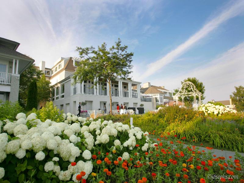 Water S Edge Resort And Spa image