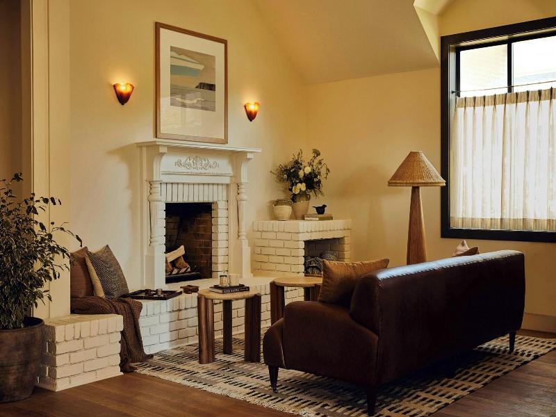 Hill House Inn