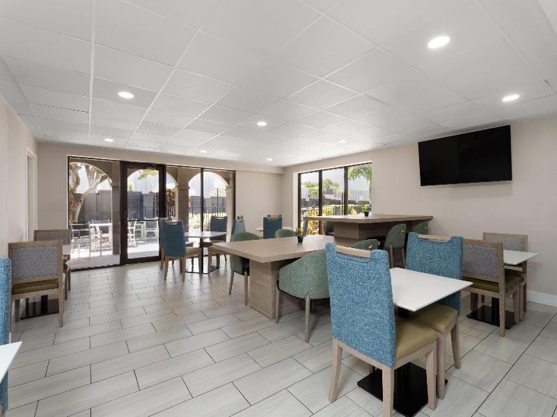 La Quinta By Wyndham Ft Lauderdale Cypress Creek image