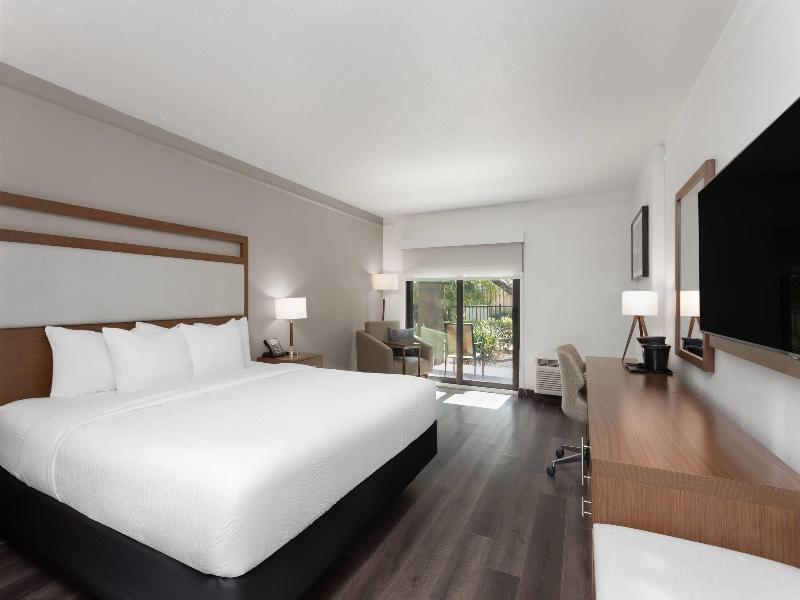 La Quinta By Wyndham Ft Lauderdale Cypress Creek image