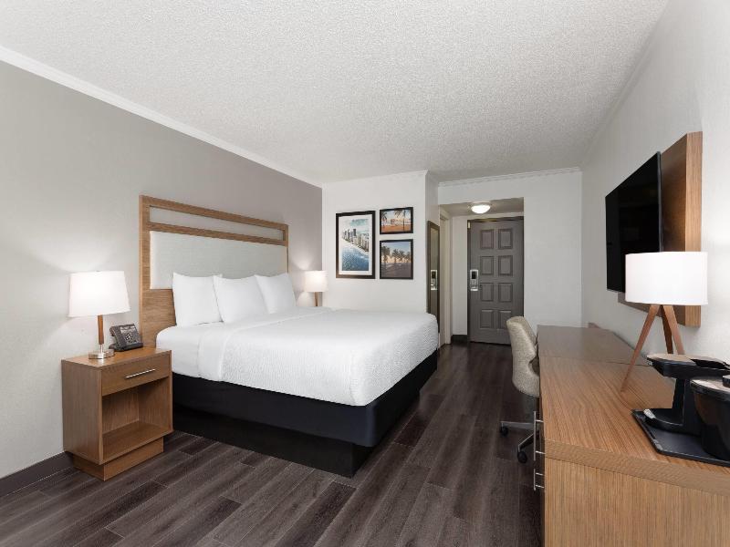 La Quinta By Wyndham Ft Lauderdale Cypress Creek image