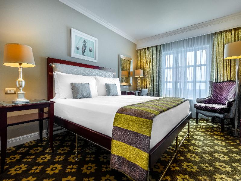 Hemingways Hotel image