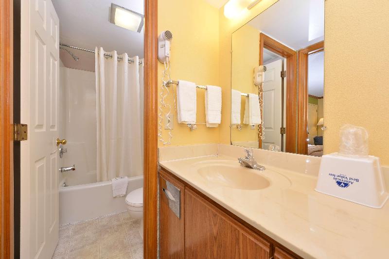 Americas Best Value Inn Maumee Toledo photo 15