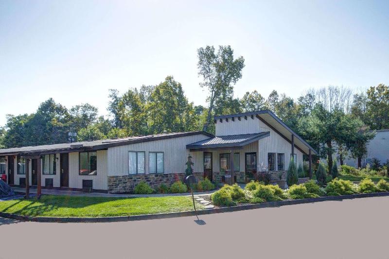 Americas Best Value Inn-Heath/Newark image