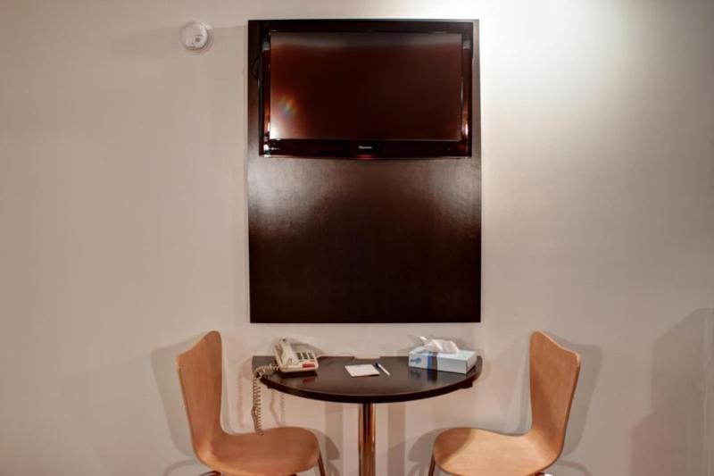 Americas Best Value Inn-Heath/Newark image